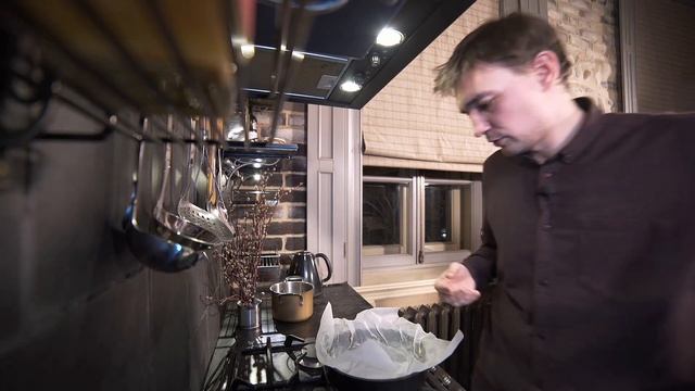 Никита Кулинар №9: Шарлотка с яблоками в день влюблённых!