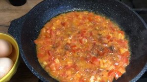 Самая вкусная яичница с помидорами | как приготовить яичницу с помидорами | рецепты просто