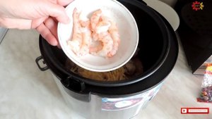 Курица с овощами и яблоком в мультиварке