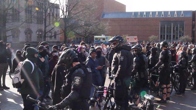 The University of Washington Joey Gibson protest смотреть онлайн