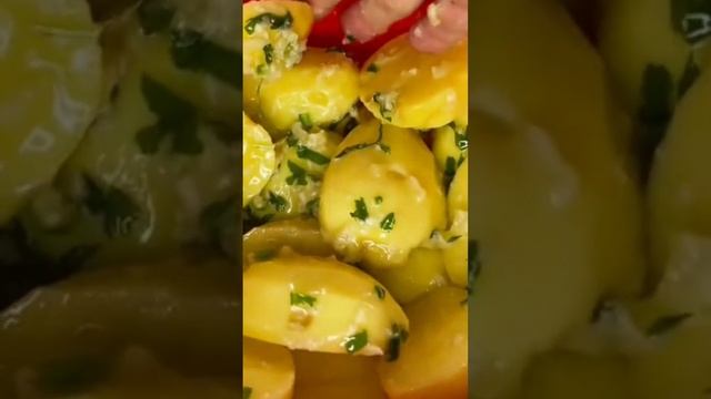 Ошеломительный рецепт запечённого картофеля с чесноком и сыром ..