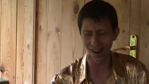 КАК НАД ДОНОМ СОЛНЦЕ ЗАНИМАЛАСЬ