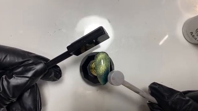 кошачий глаз ужасно старомодно! говорили они, но мы опровергнем это! Разные блики гель лак кошка