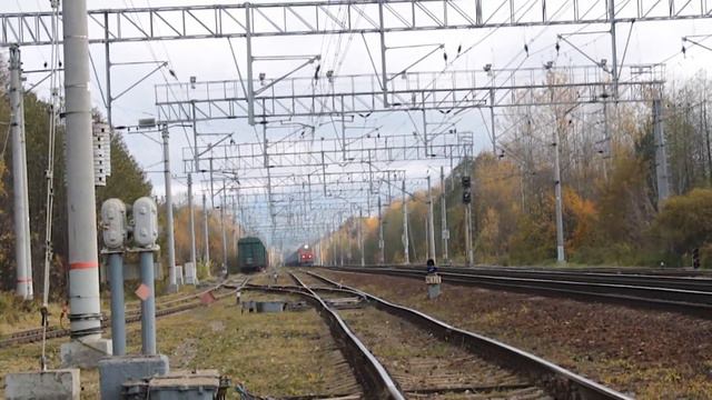 "Подмигнули!" Электровоз 2ЭС6-1311 "Синара" с контейнерным поездом. смотреть онлайн
