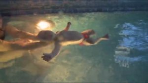 Зоя покоряет бассейн. Грудничковое плавание в секции "Мама+Малыш" Магис-Спорт.