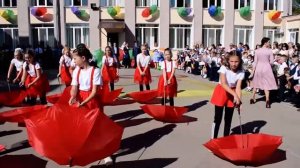 Танец с зонтиками от 5 класса