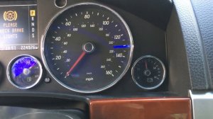 Значек АКБ и 12В при старте Touareg 1 2003 4.2 AXQ