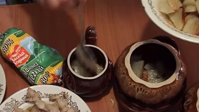 Жаркое в горшочках. Курица с грибами в горшочках.