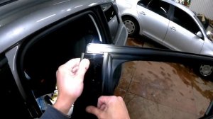 Как снять обшивку двери со снятием стёкол Skoda Karoq ➤ Пошаговое руководство