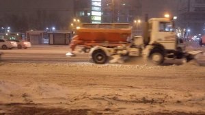 Как убирают снег в Москве