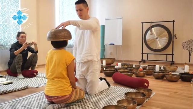ТИБЕТСКИЕ ПОЮЩИЕ ЧАШИ ОБУЧЕНИЕ. ПОЮЩАЯ ЧАША КАК ПОЛЬЗОВАТЬСЯ.