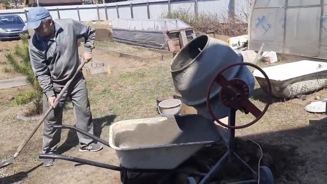 Бетонирование фундамента под теплицу