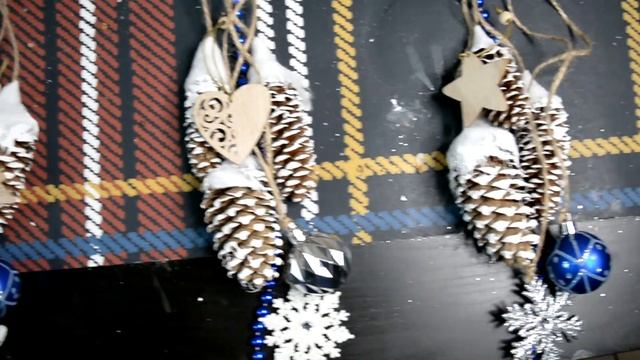 DIY. Новогодний декор из шишек и товаров из Фикс Прайс. Венок, ёлочка, украшения смотреть онлайн