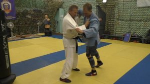 Как перехватить перехватить инициативу в борьбе при бросках.