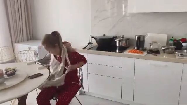 МУЖ и ЖЕНА\ УБОРКА ДОМА\ ДОМА С РОДИТЕЛЯМИ \СЕМЕЙНЫЕ СТРАСТИ\ Мейржан Туребаев и Дана Есеева