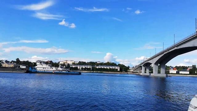 КОСТРОМА. Речной трамвайчик по реке Волге.