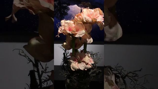 Искусственный цветок. Амариллис в вазе. смотреть онлайн