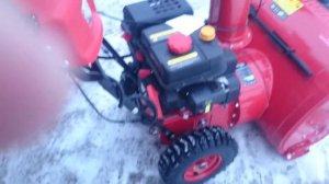 Снегоуборочная машина ELITECH СМ 7Э, первый запуск