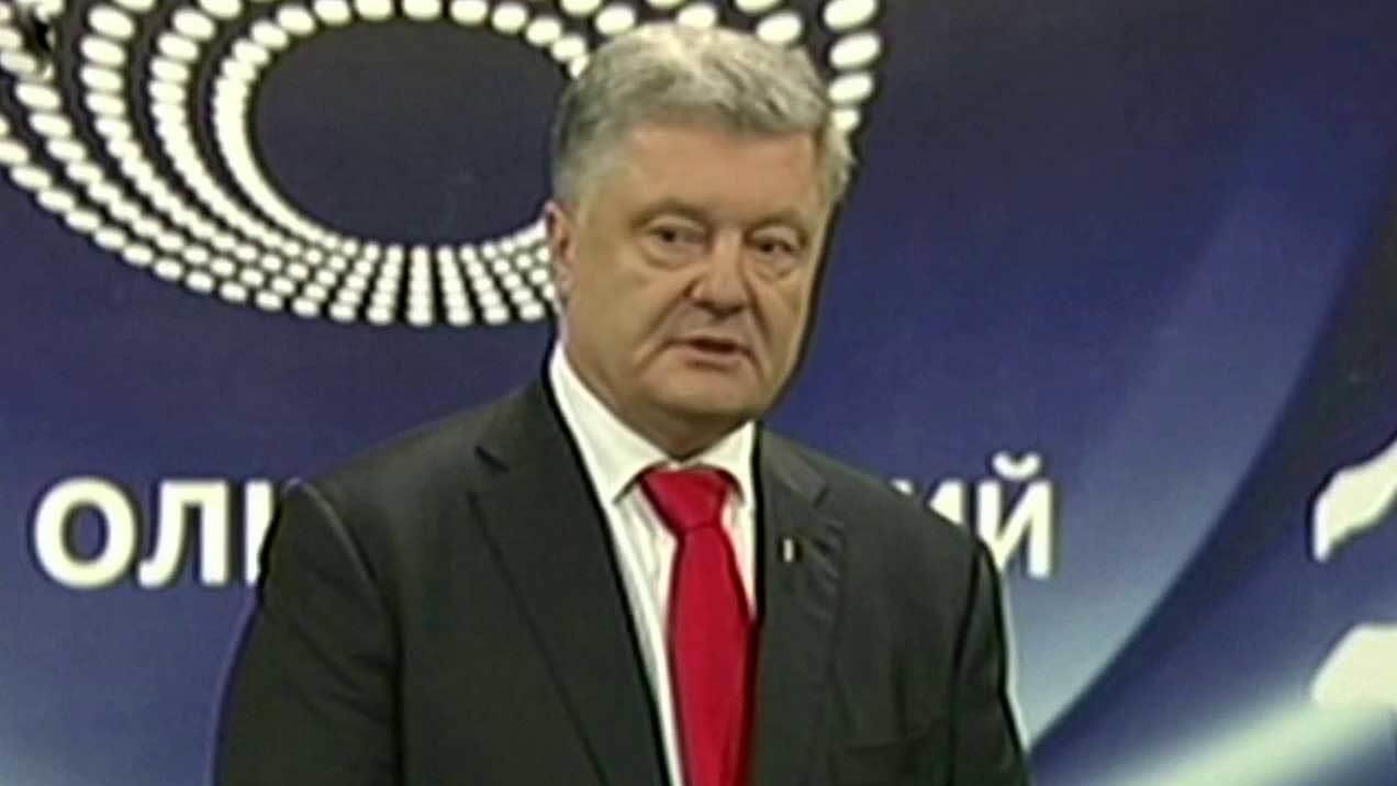 Петр Порошенко опередил соперника Владимира Зеленского по количеству сданных анализов