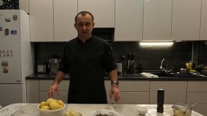 Как приготовить осетра в духовке с грибным соусом.
