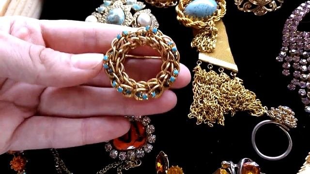 Винтажные украшения, коллекция брошей. Продаю