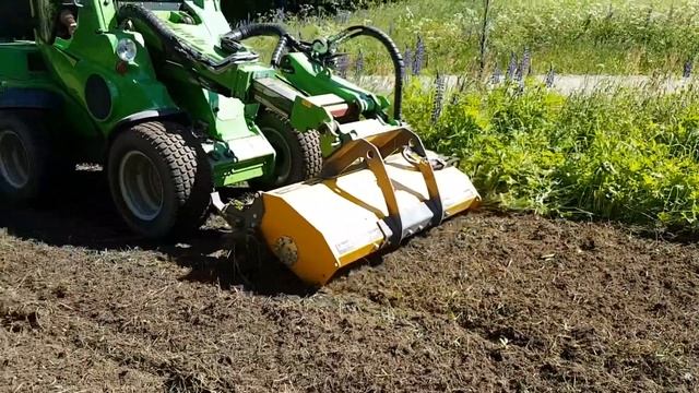Ротоватор на минипогрузчике. Расчистка с заглублением в 20 см. Mericrusher и Avant