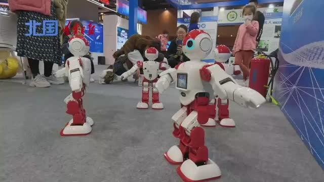 Роботы на международной выставке в Шэньяне