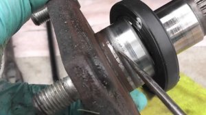 Suzuki SX4 rear axle seal replacement