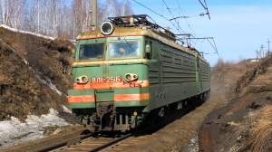 ВЛ11-251 Б/188 с грузовым между скал