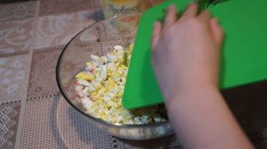 Быстрый вкусный салат с фасолью