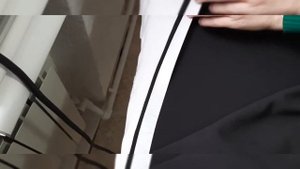 Как сделать разрез по ноге .  Обработка разреза и низа юбки клеевой.
Реальный заказ в моем ателье ☺