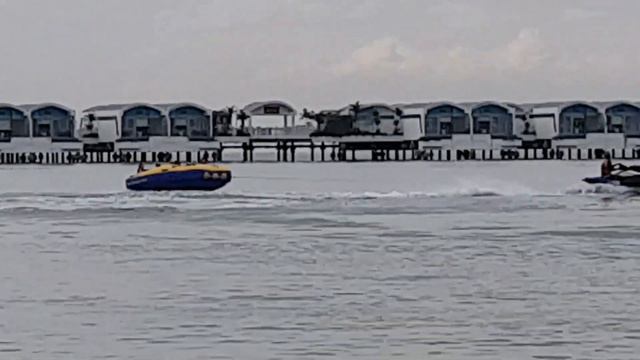 Riding the AirHead 5 Rider Water Inflatable at Lexis Hibiscus Port Dickson смотреть онлайн