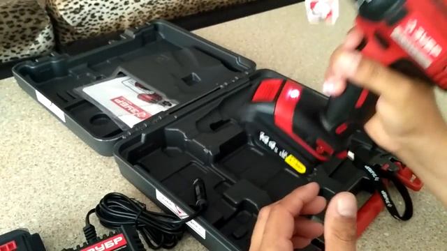 Шуруповерт Зубр ДА-14,4-2-Ли-КНМ2 (обзор) смотреть онлайн