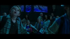 Аквамен. Артур общается с морскими животними.