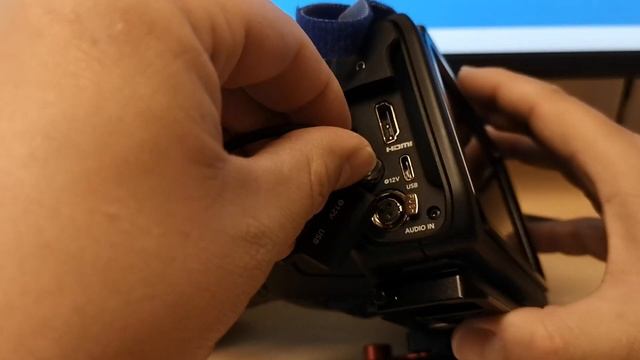 Blackmagic Design Pocket Cinema - Insert/Removal of the Power Connector - смотреть онлайн