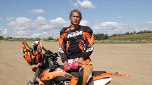 Валим на заднем. Как научиться делать вилли. Школа мотокросса в Москве. Мотокросс