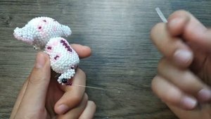 Ушан ( зайчик) из бисера амигуруми. Мастер клас.Нижние лапки.