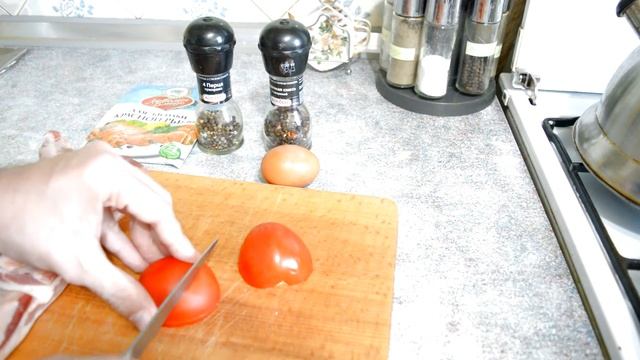 Яишенка на завтрак со свиной грудинкой помидорами Вкусно и не дорого смотреть онлайн