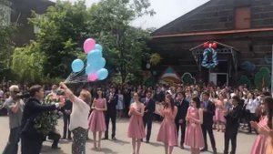 Выпускной 2018 / Последний звонок / Сюрприз классному руководителю / Трогательный последний звонок