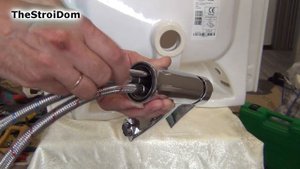 █ Как установить СМЕСИТЕЛЬ на умывальник / How to replace the faucet on the sink
