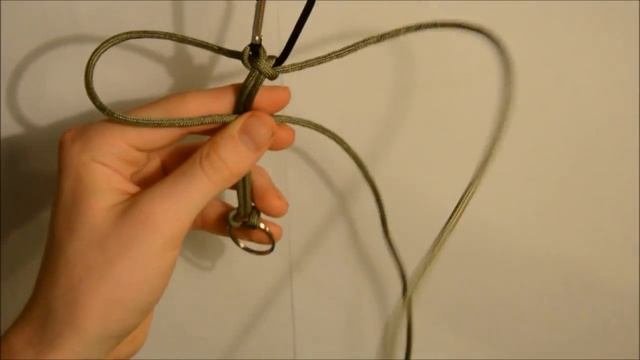 Paracord Karabiner Anhänger Anleitung Deutsch || Paracord carabiner english subtitles смотреть онлайн