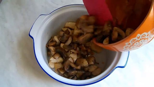 Куриное филе с грибами в сливочно-сырном соусе - сытное, вкусное и быстрое в приготовлении блюдо! смотреть онлайн