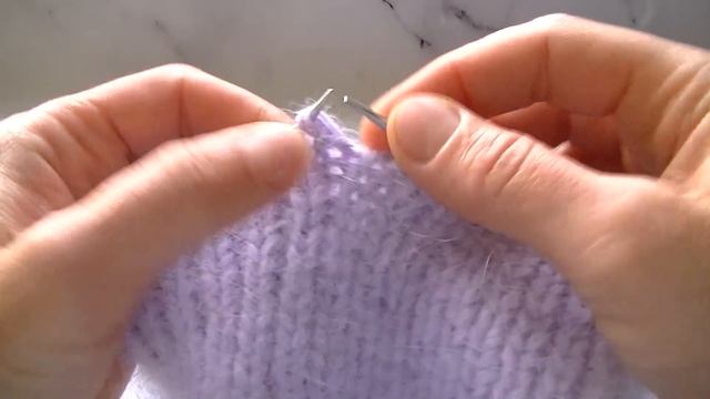 ВЯЖЕМ  ПОПУЛЯРНУЮ МОДЕЛЬ ШАПКИ, КОТОРУЮ ВЯЖЕТ ВЕСЬ ИНСТАГРАМ. ШАПКА  ИЗ ПРЯЖИ  ПУХ НОРКИ.