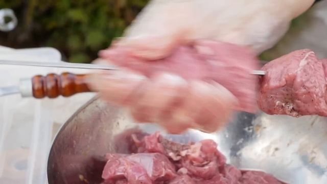 Сочный ШАШЛЫК без ЗАМОРОЧЕК. Ели прямо с МАНГАЛА) Цыганка готовит. смотреть онлайн