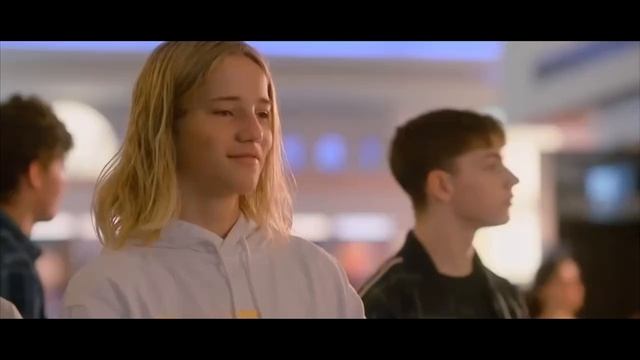 Ревнивые девочки совершают ужасные поступки, чтобы избавиться от бедной девочки из своего конкурса смотреть онлайн