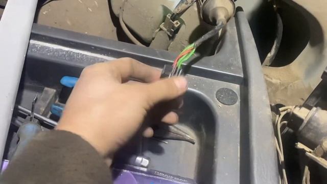 Mitsubishi Pajero - ремонт розетки фаркопа смотреть онлайн