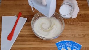 Слоенные трубочки с кремом / Пирожные трубочки со сливочным кремом / Трубочки из слоенного теста