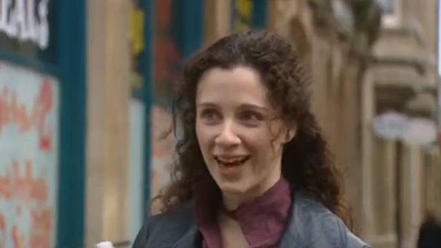 Сериал с английскими субтитрами Headway Elem 05 Change Of A Dress смотреть онлайн