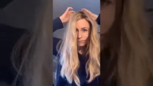 Показываем как крепить накладку на свои волосы