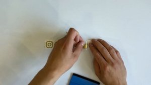 Инструкция, как наклеить виниловую наклейку